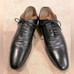 Men’s Gucci dress oxford shoes.